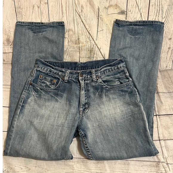 FLYPAPER Men’s Jeans in a bootcut style & great rear pocket design 31 x 32 - Picture 2 of 9